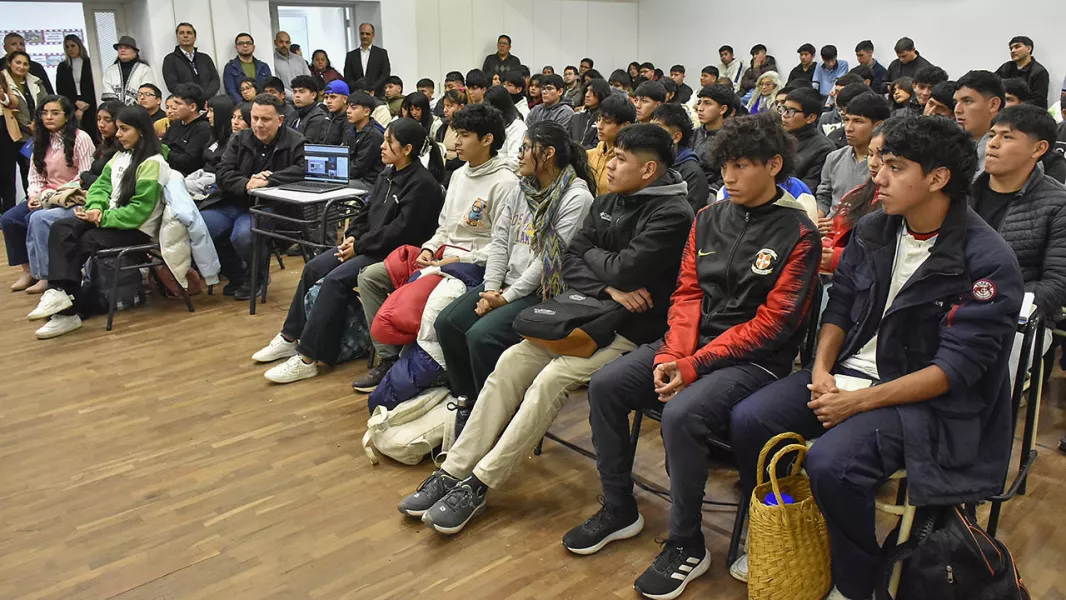 13160-estudiantes-tecnicos-se-capacitaron-en-construccion-y-diseniaran-una-plaza-para-sus-comunidades