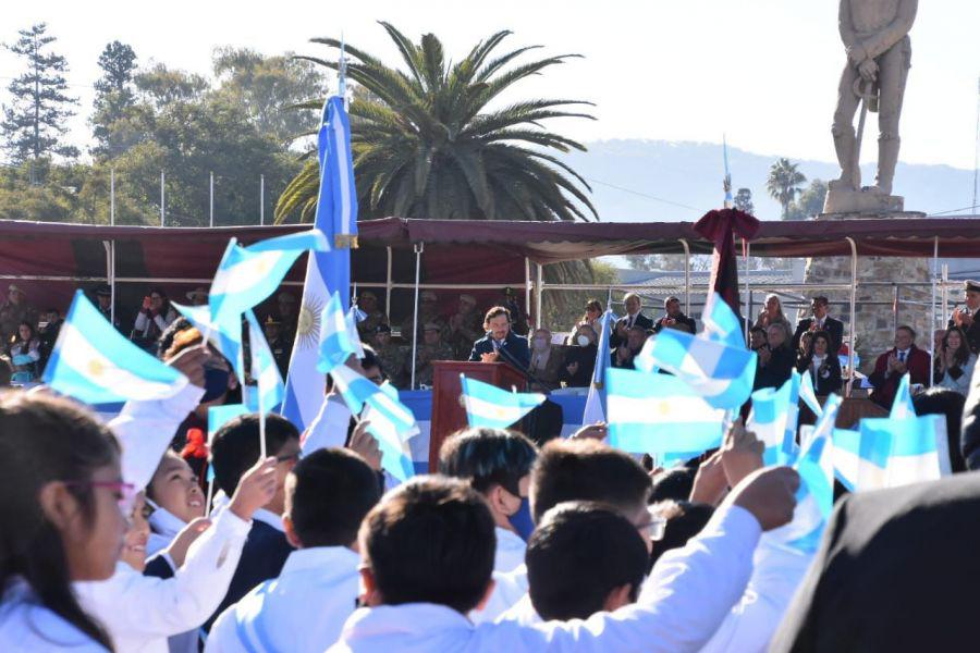 83108-en-el-dia-de-la-bandera-saenz-recordo-que-la-ensenia-patria-es-el-simbolo-de-nuestra-soberania-y-la-expresion-de-nuestra-historia