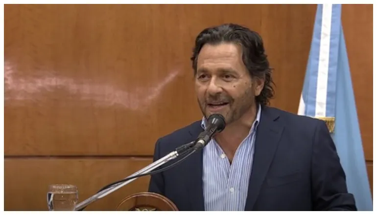 gustavo sáenz entrega escrituras