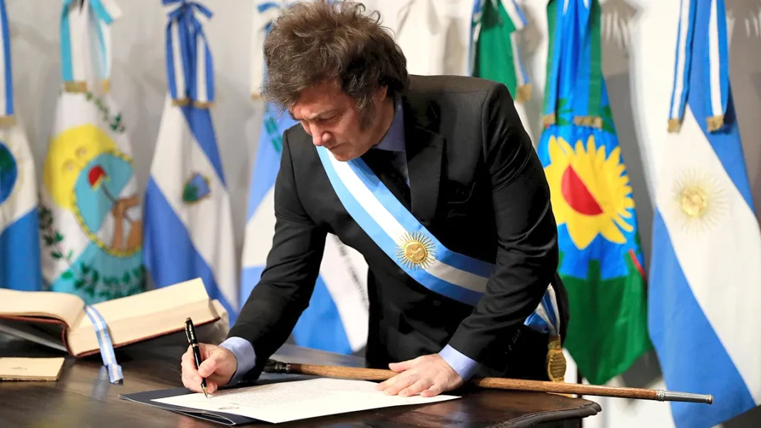 milei-firma-pacto-mayojpeg-1067x600