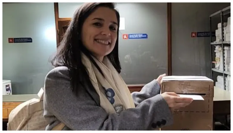 dra julia toyos votación