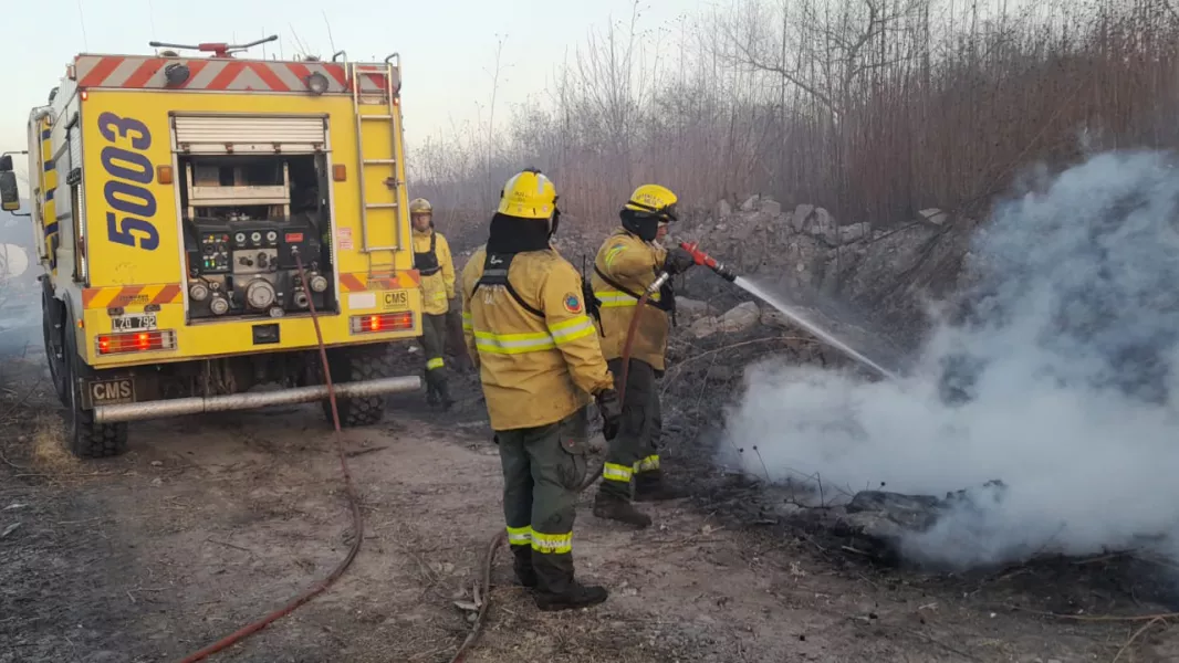 19004-distintas-intervenciones-por-incendios-de-pastizales-en-capital-y-valle-de-lerma