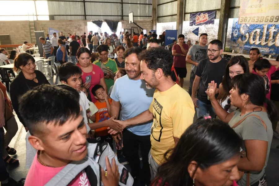 10265-el-gobernador-compartio-con-vecinos-de-barrio-20-de-febrero-la-jornada-la-muni-en-tu-barrio