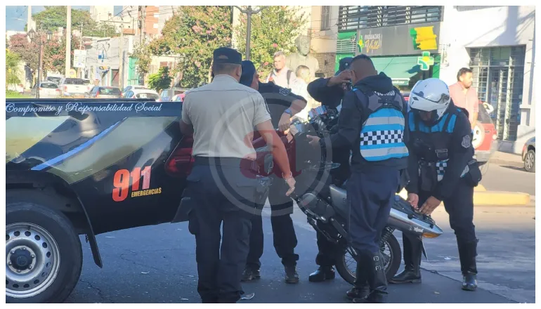 accidente movil y gendarme (1)