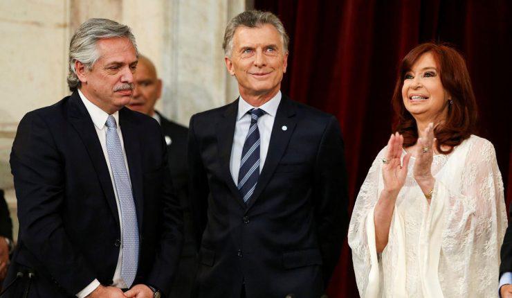 los-tres-alberto-fernandez-mauricio-macri-cristina-fernandez-durante-ceremonia-asuncion-827985-153013-740x430