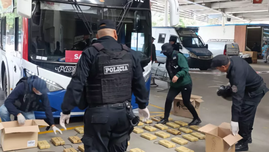 101113-se-secuestro-mas-de-47-kilos-de-droga-en-un-procedimiento-en-la-terminal-de-omnibus-de-salta