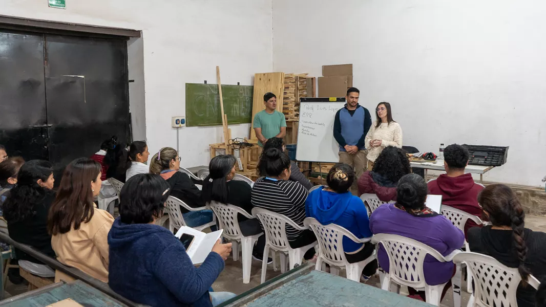15789-mas-de-90-personas-se-inscribieron-a-los-cursos-en-oficios-de-constructoras