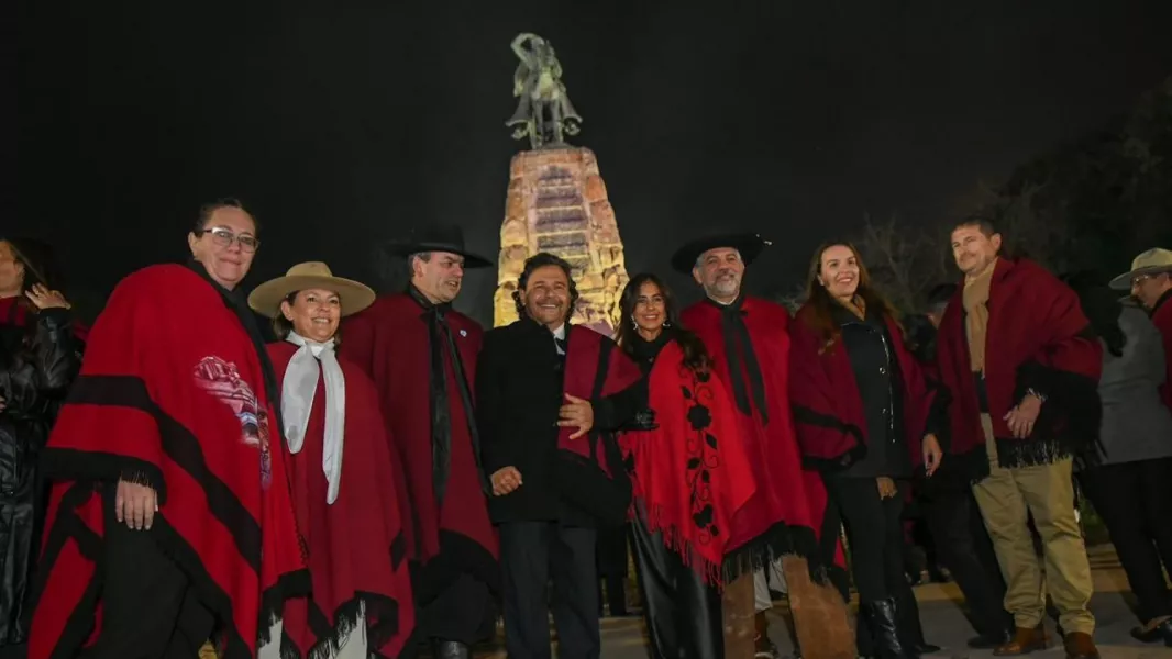 108490-salta-honro-a-guemes-en-la-tradicional-guardia-bajo-las-estrellas-encabezada-por-saenz-20260617043842