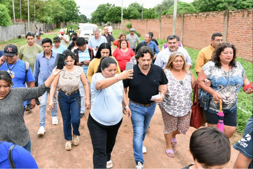 20-2-Sáenz recorre norte provincial