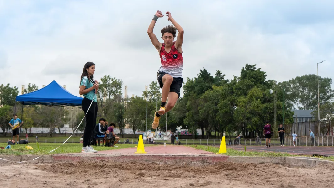 22680-el-regional-de-atletismo-reunio-a-400-competidores-y-mostro-un-alto-nivel-en-el-legado-guemes