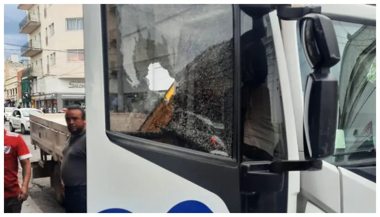 camión municipal atacado