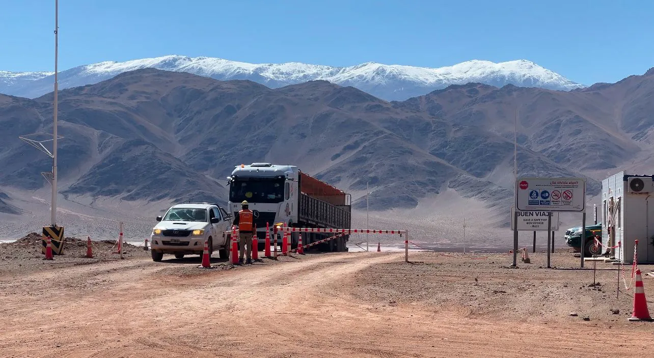 camion-y-escolta-eramine