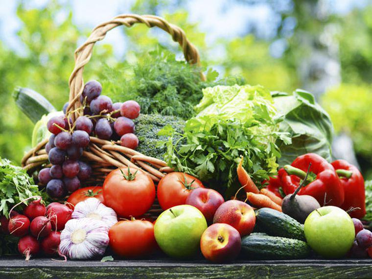 Luego de las fiestas, sugieren priorizar el consumo de frutas y verduras para desintoxicar
