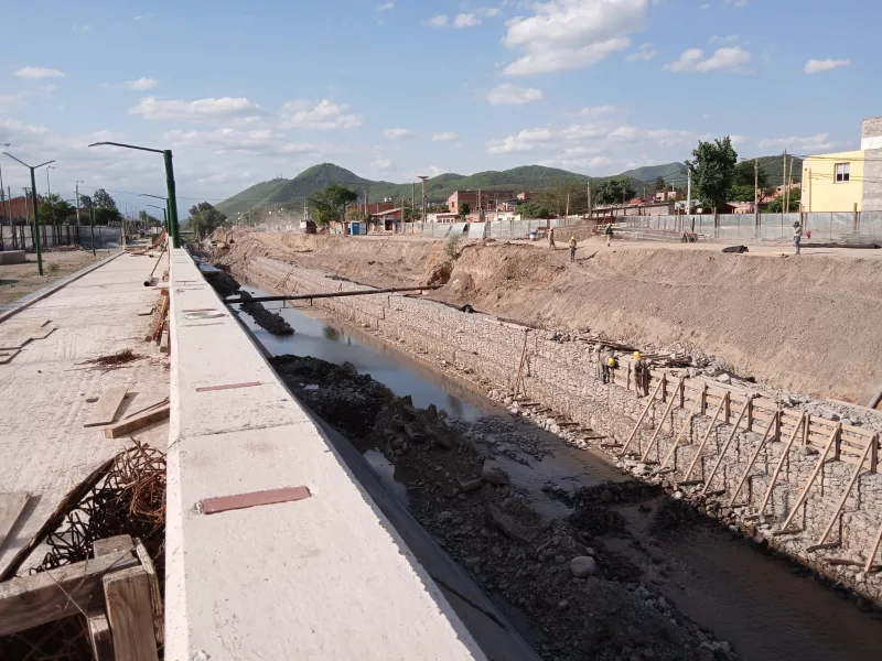 83241-desde-el-martes-habra-desvios-por-obras-en-la-pasarela-del-canal-yrigoyen