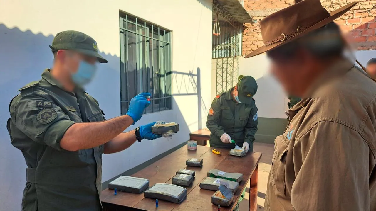 100 kilos droga orán  100 kilos droga orán