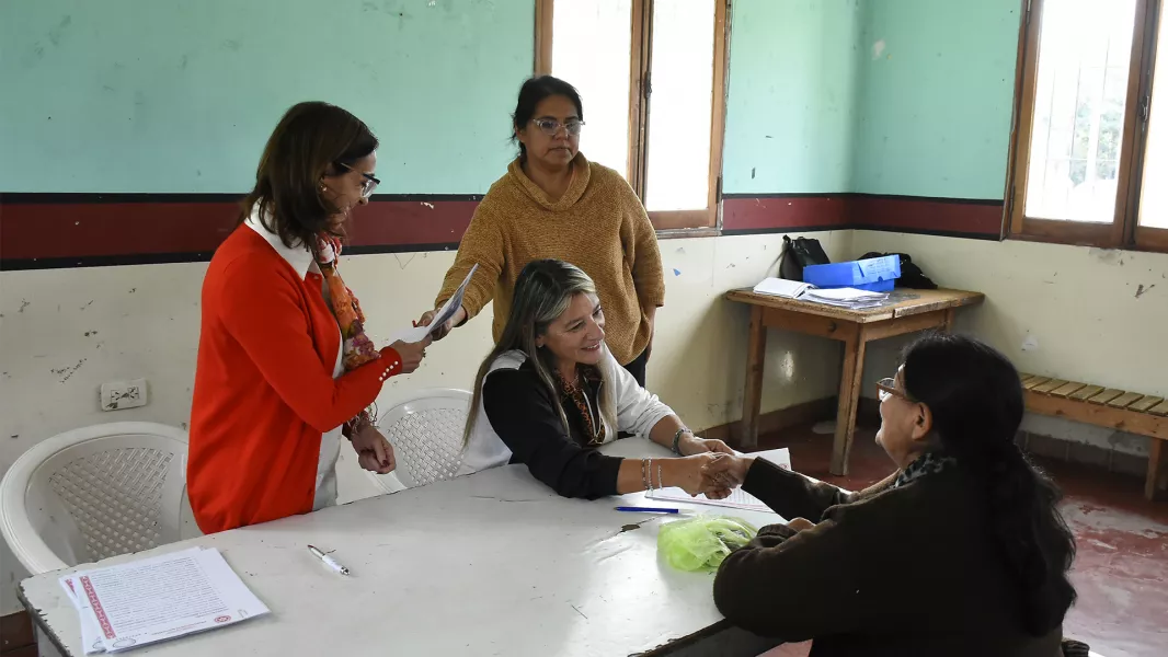 101381-en-capital-e-interior-se-entregaron-y-firmaron-mas-de-360-escrituras-de-terrenos