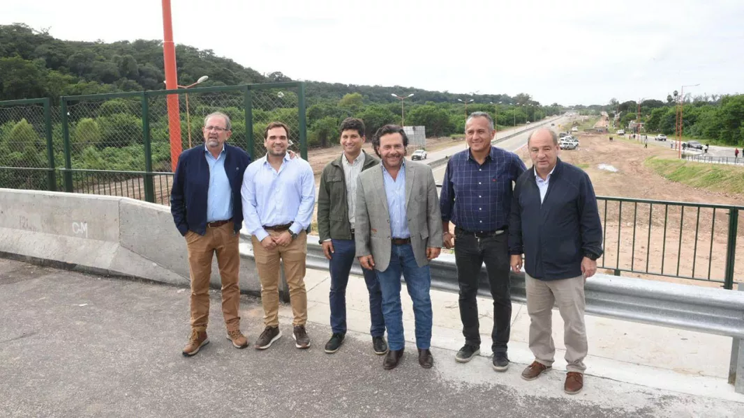 101366-tras-anios-de-espera-finalizo-la-construccion-del-puente-de-acceso-a-yrigoyen-sobre-ruta-50-saenz-verifico-la-obra