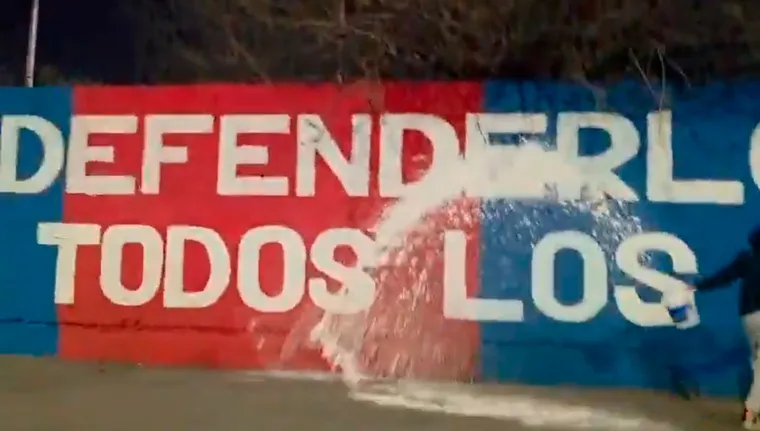 hinchas-huracan-vandalizaron-murales-san-lorenzo