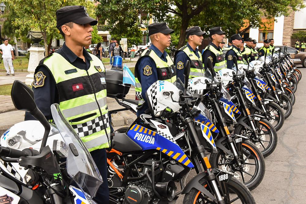 Acto de Entrega 15 motos para División de Seguridad Vial de la Policía de la Provincia - DIGITALES-1 (1)