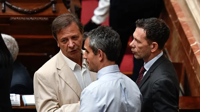 oscar-zago-junto-martin-menemjpgwebp