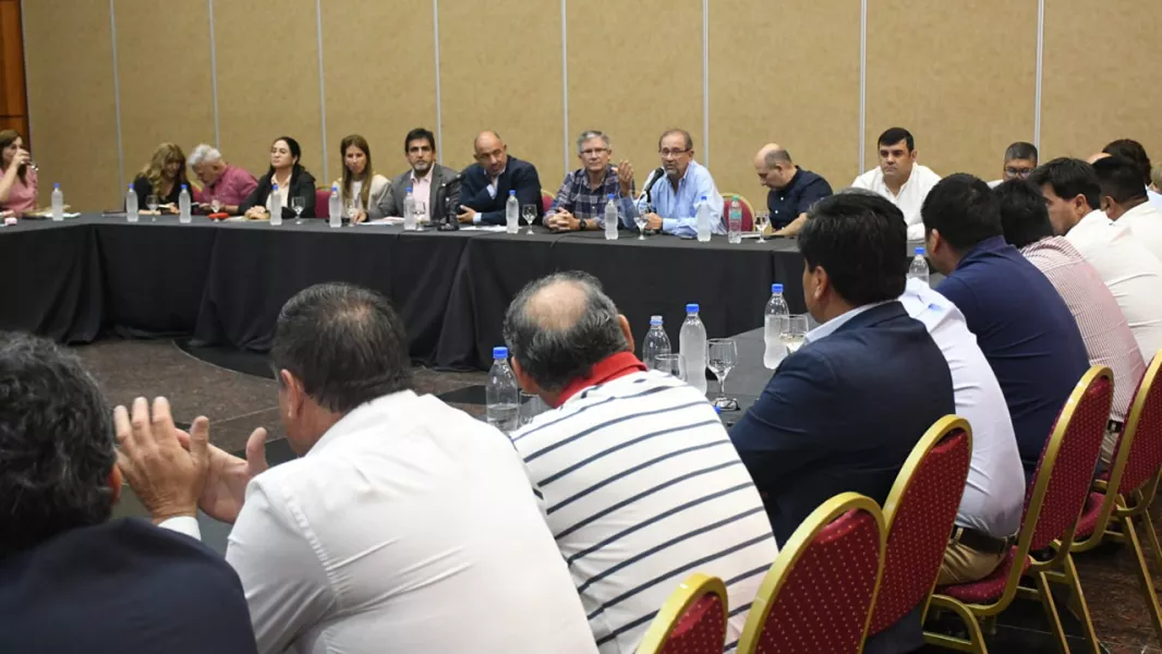 104768-el-gobierno-inicio-con-diputados-el-analisis-del-presupuesto-2026-20251104161953