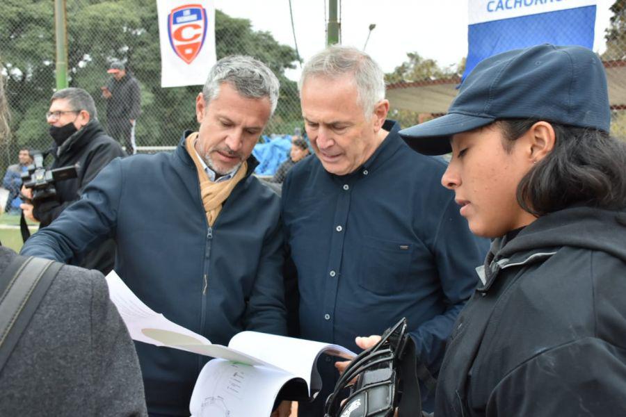 728-el-embajador-de-estados-unidos-y-el-ministro-penia-visitaron-el-club-de-beisbol-cachorros