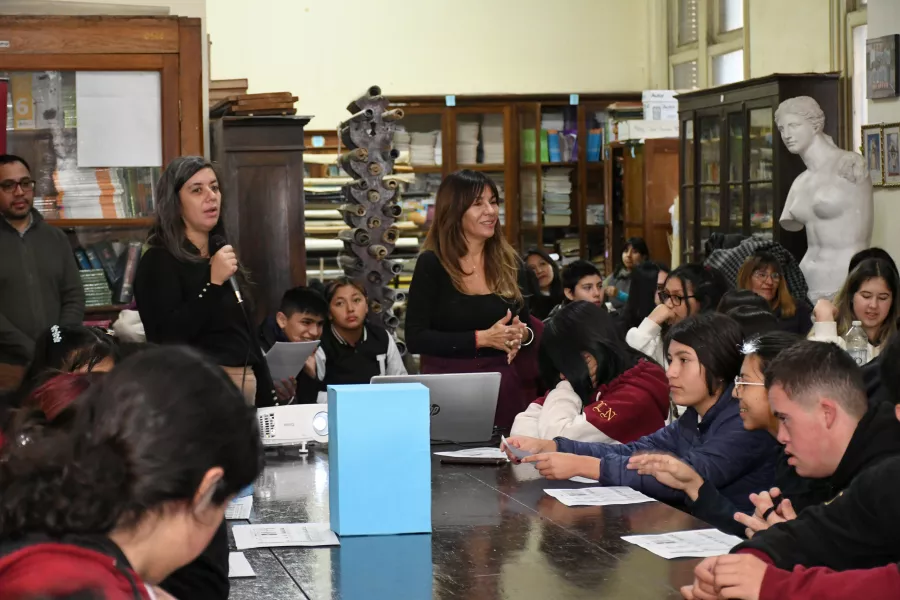 103133-con-participar-es-la-que-va-mas-jovenes-conocen-sus-derechos-y-se-preparan-para-votar
