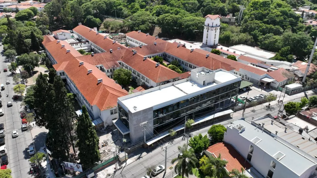 9327-saenz-superviso-las-obras-del-hospital-san-bernardo-trabajamos-para-convertirlo-en-un-icono-de-la-salud-del-noa-y-nea