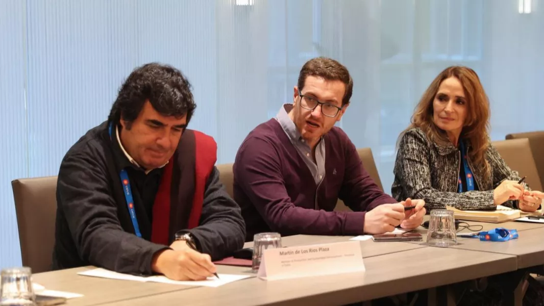 10853-salta-impulsa-alianzas-estrategicas-y-consolida-su-liderazgo-minero-en-pdac-2025 (1)