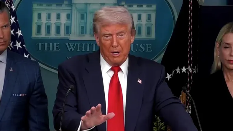 donald-trump-conferencia-prensa-12-08-25