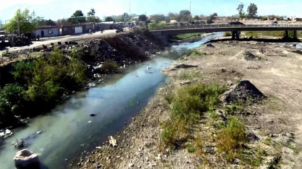 44831-rio-arenales-ni-el-agua-se-puede-tocar