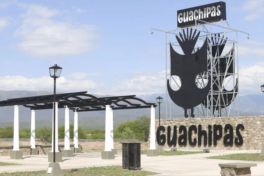 12280-el-municipio-cuenta-con-el-nuevo-portal-de-acceso-parador-del-hombre-escudo-ademas-de-la-refuncionalizacion-del-mercado-historico-que-se-articula-con-el-centro-de-interpretacion-del-arte-rupestre-y-un-centr