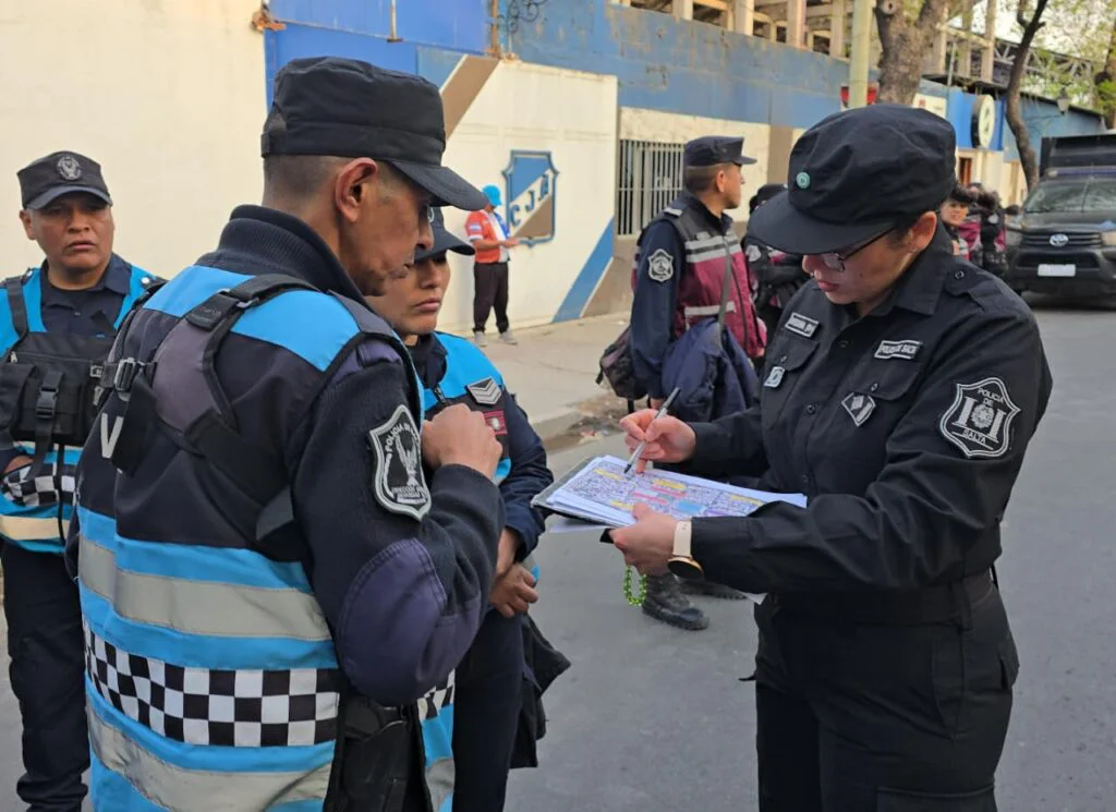 POLICIA ESTADIO