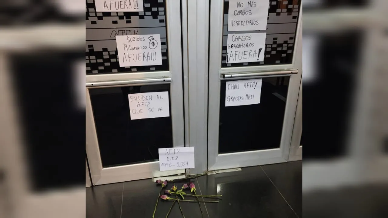 escrache libertarios en afip salta