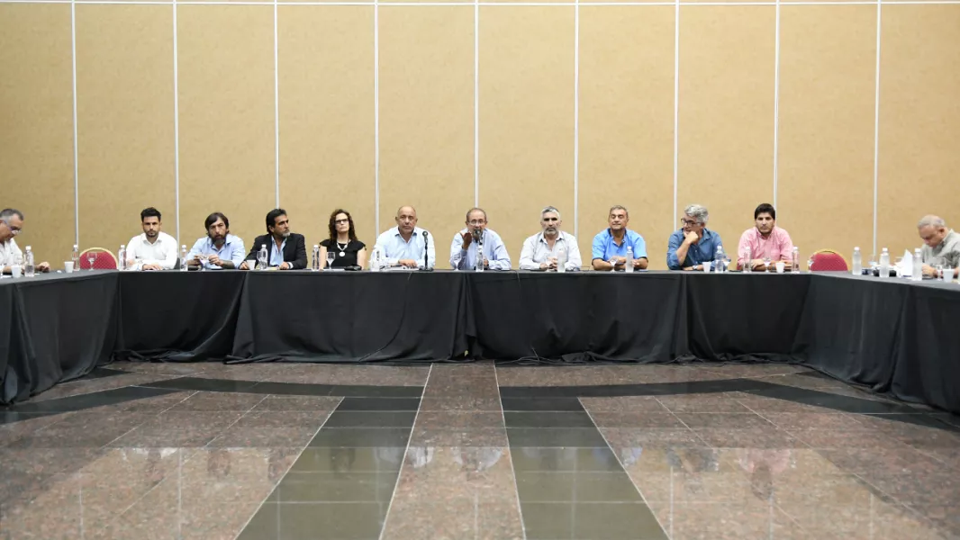 16797-paritarias-nuevo-acuerdo-entre-el-gobierno-y-gremios-estatales