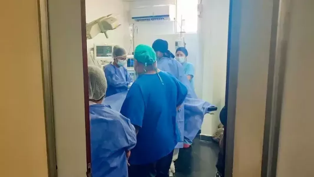 17950-oran-por-primera-vez-se-realiza-una-ablacion-de-corneas-en-el-hospital-san-vicente-de-paul