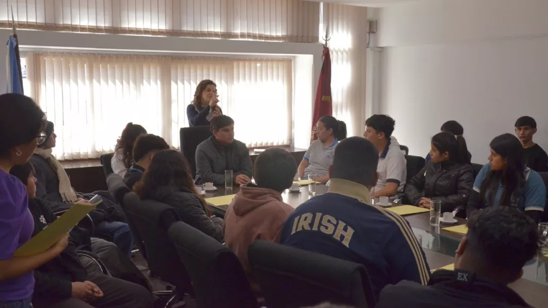 14081-primer-encuentro-del-consejo-asesor-estudiantil-con-la-ministra-de-educacion