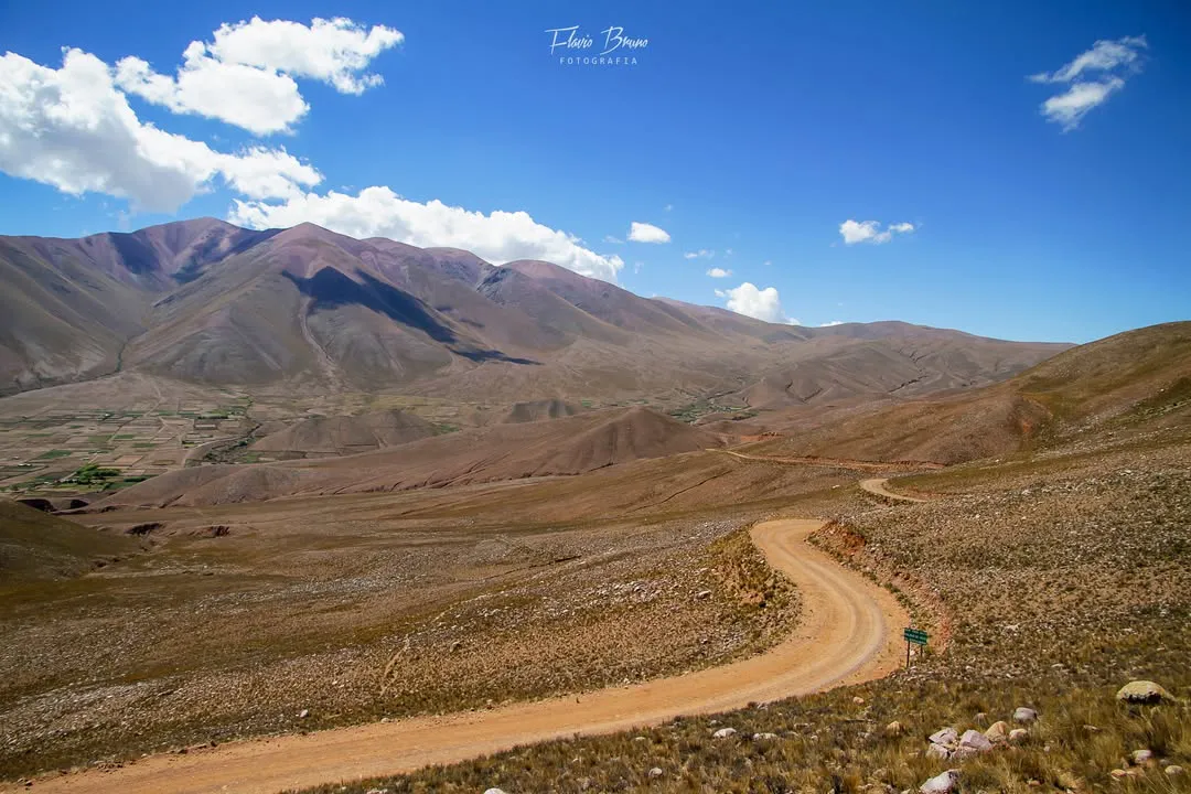 Ruta Provincial 133 rumbo a IruyaDepartamento de IruyaProvincia de SaltaRepública Argentina....#argentina #salta #iruya #Iruya #PuebloMagico #VistasIncreibles #ViajeIncreíble #PaisajesDeEnsueño #ColoresVibrantes 