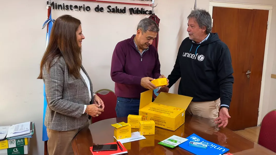 16787-salud-publica-recibio-de-unicef-200-mil-sobres-de-sales-de-rehidratacion-oral
