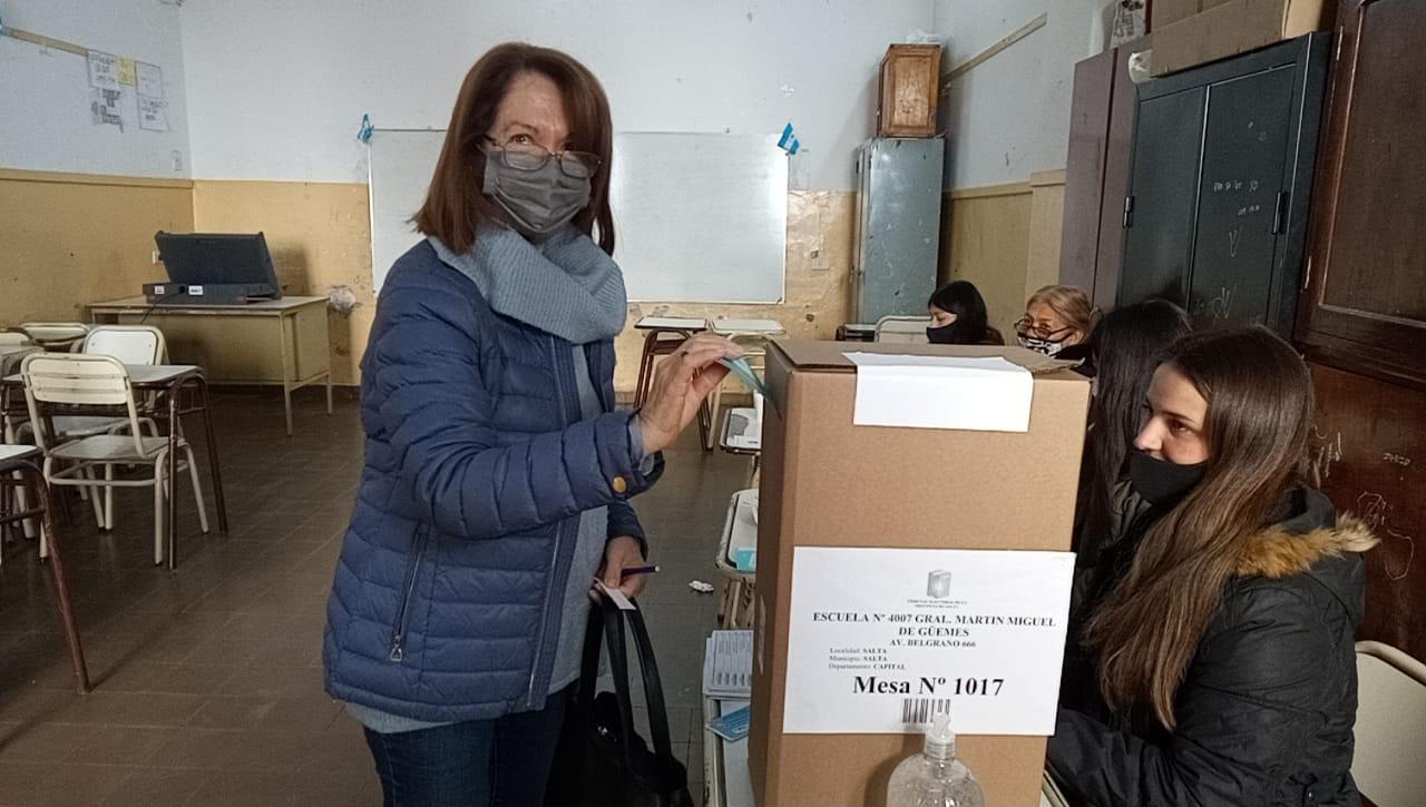 67b9d516-fb82-47cf-8c73-aead25570125