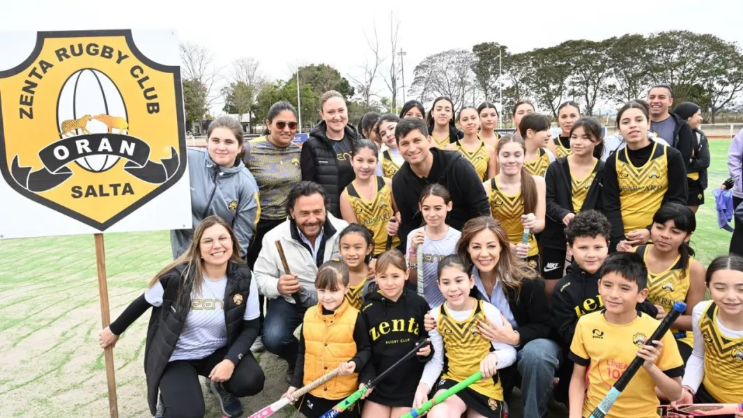 103452-saenz-inauguro-una-cancha-de-hockey-en-oran-beneficiando-a-mas-de-500-jugadores-del-departamento