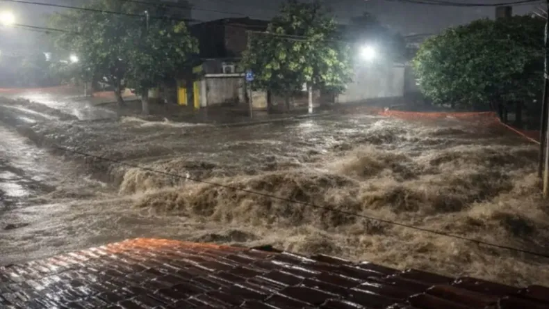 feroz-temporal-metan-inundaciones-calles-anegadas-y-un-puente-colapsado
