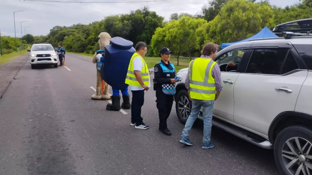 106231-intensificaron-las-acciones-de-concientizacion-vial-en-el-puesto-de-control-viniaco