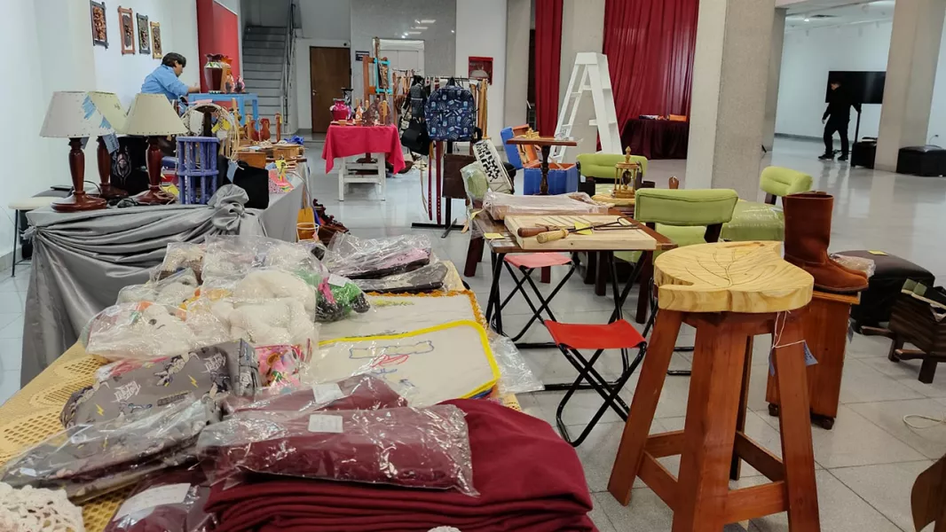 13123-exposicion-y-venta-de-productos-artesanales-en-el-marco-del-dia-del-agente-penitenciario