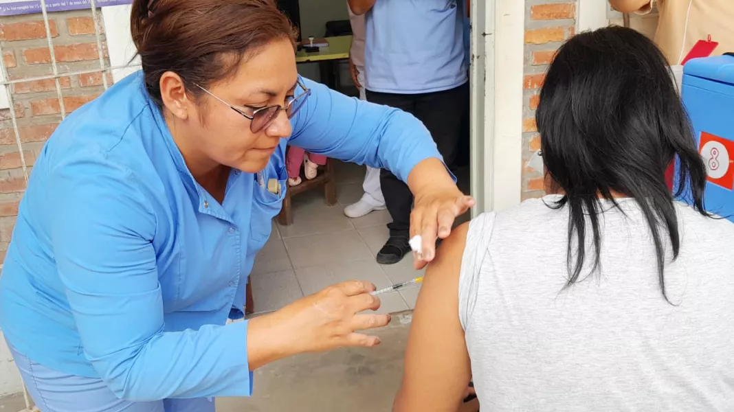 106070-comenzo-la-vacunacion-contra-el-dengue-en-zonas-priorizadas-de-la-provincia