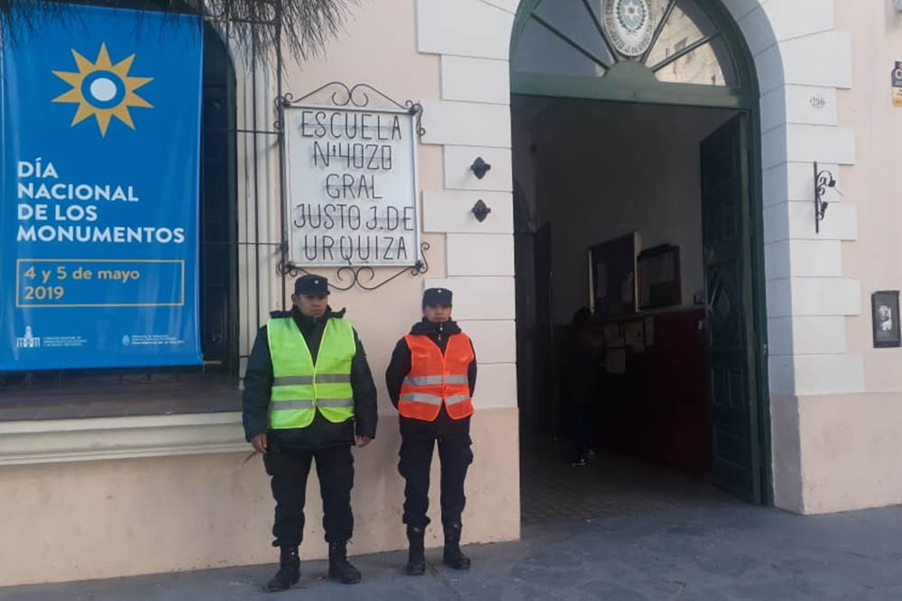 policias