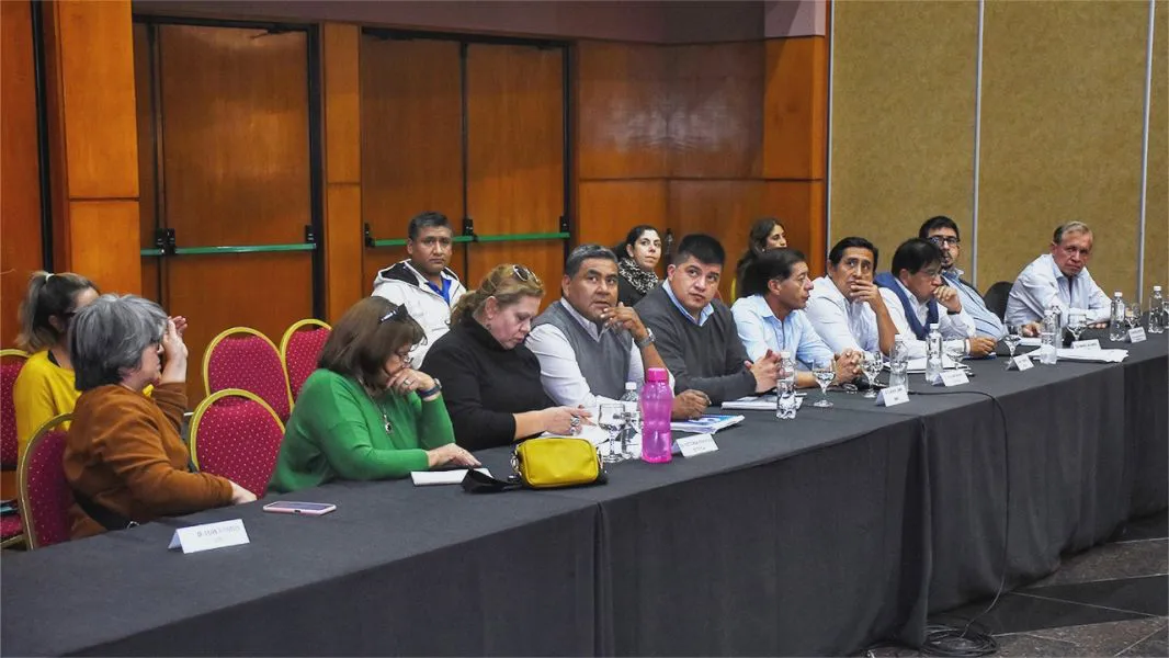 12647-gobierno-y-gremios-retomaron-las-reuniones-paritarias-20240618222620