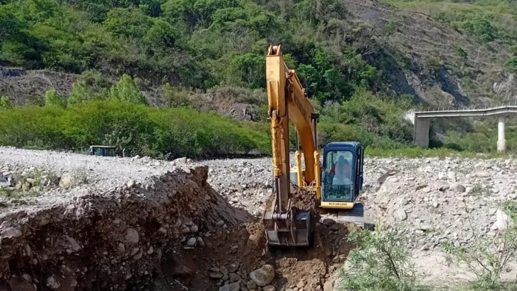 16108-vialidad-de-salta-construye-un-tercer-tramo-del-puente-bailey-que-conecta-los-toldos-con-bolivia