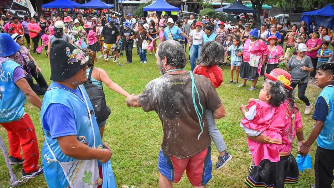 17787-el-mercado-artesanal-celebro-el-tradicional-desentierro-del-carnaval