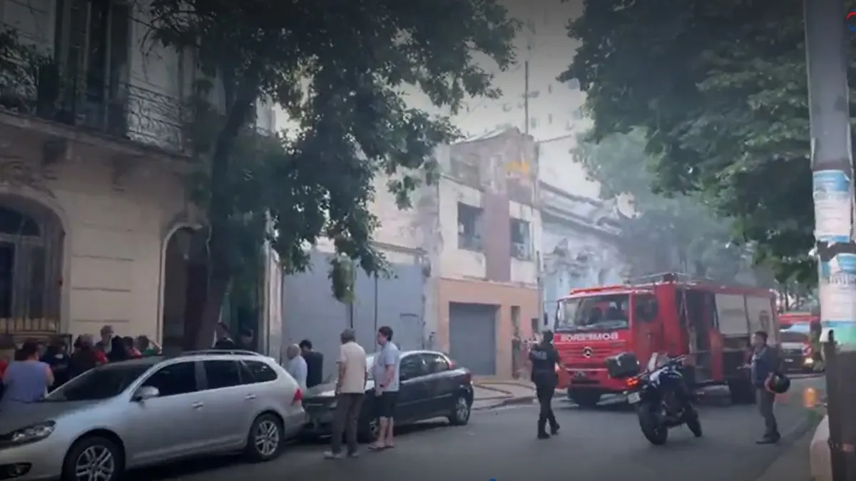 70-evacuados-un-incendio-el-barrio-monserrat-la-ciudad-buenos-aires